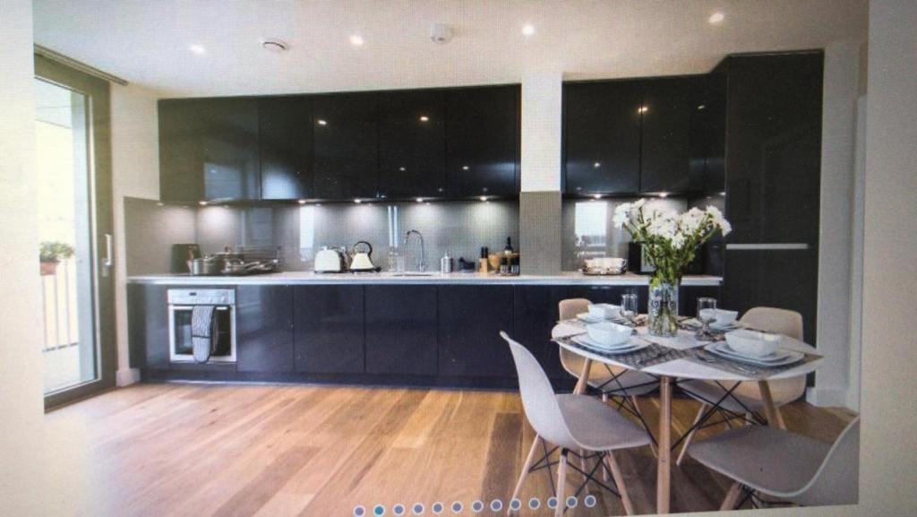 Luxurious Serviced Apartment In Croydon Esterno foto